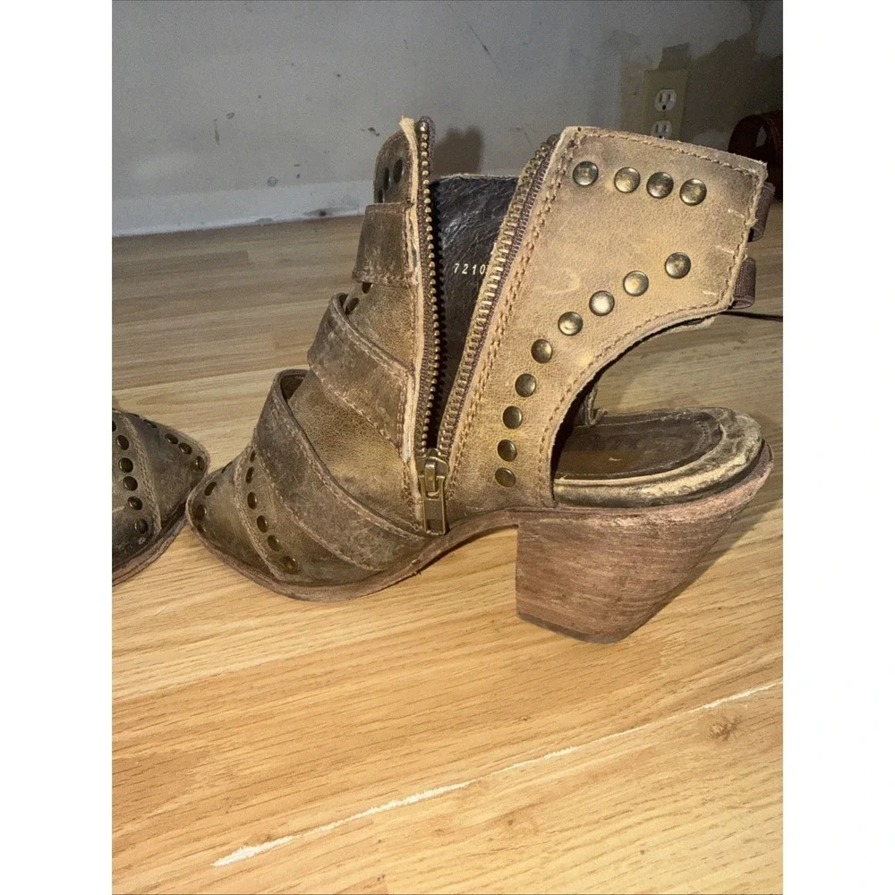 Liberty Black Women's Size 8.5 Studded 3 Buckle Peep Toe Heeled Shoes